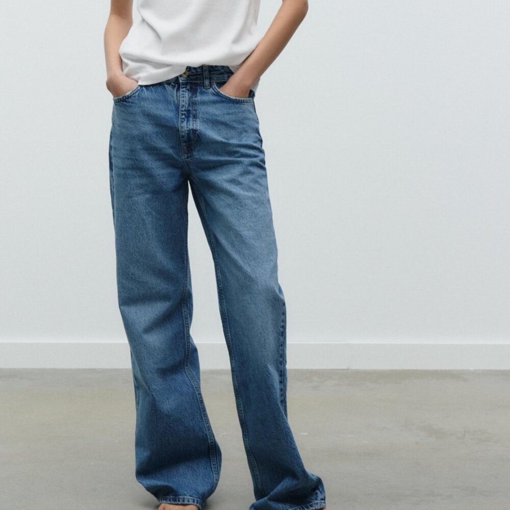 ZARA STRAIGHT LEG LONG LENGTH JEANS WITH A HIGH WAIST